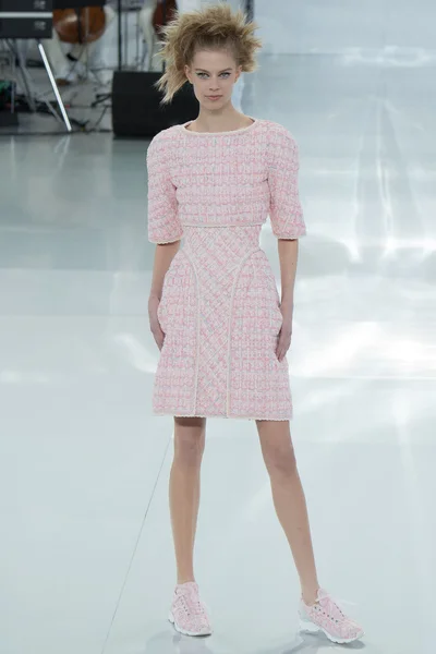 Look 15